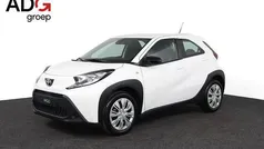 Gebruikt 2024 Toyota Aygo Play Hatchback | € 18.400 (Eerlijke prijs)