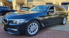 Zwart (metallic) Gebruikt 2018 BMW 530 Executive Stationwagen | € 29.950 (Eerlijke prijs)