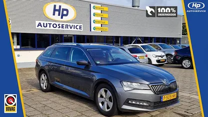 Grijs Occasion 2022 Skoda Superb Business Line Stationwagen | € 24.500 (Eerlijke prijs)