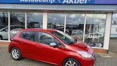 Rood Gebruikt 2014 Peugeot 208 Style Hatchback | € 5.750 (Eerlijke prijs)