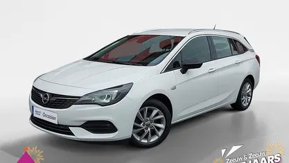 Gaz :summit white s Gebruikt 2021 Opel Astra Business Elegance Stationwagen | € 11.795 (Eerlijke prijs)