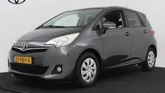Grijs, metallic lak Gebruikt 2011 Toyota Verso-S MPV | € 6.450 (Eerlijke prijs)