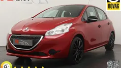 Rood, metallic lak Gebruikt 2013 Peugeot 208 Access Hatchback | € 4.445 (Eerlijke prijs)
