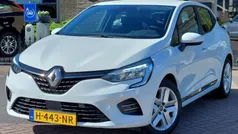 Wit Gebruikt 2020 Renault Clio V Zen Hatchback | € 12.200 (Eerlijke prijs)