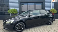 Zwart Gebruikt 2016 Volvo V40 R-Design Stationwagen | € 11.945 (Goede deal)