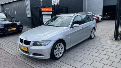 Occasion BMW 320 Executive 150 PK (110 kW) 2006 Grijs, metallic lak Stationwagen