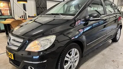 Zwart Gebruikt 2011 Mercedes B160 Business MPV | € 4.999 (Goede deal)