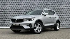 Grijs Gebruikt 2023 Volvo XC40 Core SUV | € 38.694 (Eerlijke prijs)