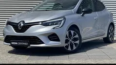 Grijs Gebruikt 2023 Renault Clio V Evolution Hatchback | € 13.940 (Eerlijke prijs)