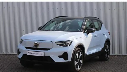 Blauw, metallic lak Gebruikt 2024 Volvo XC40 Plus SUV | € 41.950 (Eerlijke prijs)