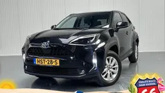 Zwart Gebruikt 2024 Toyota Yaris Cross Edition SUV | € 29.950 (Eerlijke prijs)