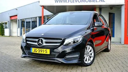 Zwart Occasion 2016 Mercedes B180 Ambition MPV | € 12.250 (Goede deal)