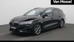 Zwart Gebruikt 2023 Ford Focus ST-Line Stationwagen | € 26.945 (Eerlijke prijs)