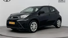 Zwart Gebruikt 2023 Toyota Aygo Play Hatchback | € 19.445 (Goede deal)