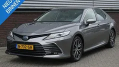 Grijs Gebruikt 2021 Toyota Camry Premium Sedan | € 31.950 (Eerlijke prijs)