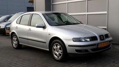 Grijs (metallic) Occasion 2001 Seat Leon Sport Hatchback | € 1.250 (Eerlijke prijs)