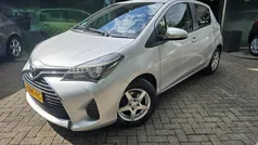 Grijs Gebruikt 2015 Toyota Yaris Hatchback | € 8.999 (Eerlijke prijs)