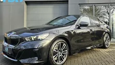 Gebruikt 2024 BMW 520 M Sport Sedan | € 58.900 (Eerlijke prijs)