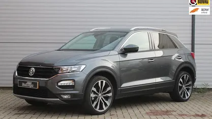 Grijs Occasion 2019 VW T-Roc Style SUV | € 21.950 (Goede deal)