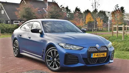 Blauw Gebruikt 2022 BMW i4 Executive Sedan | € 46.490 (Eerlijke prijs)
