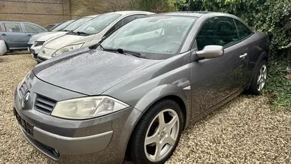 Grijs Occasion 2005 Renault Mégane Cabriolet Authentique Cabriolet | € 2.000 (Eerlijke prijs)