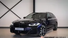 Zwart Gebruikt 2022 BMW 530e M Sport Stationwagen | € 47.950 (Eerlijke prijs)
