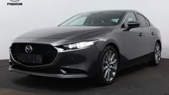 Grijs metallic Nieuw 2024 Mazda 3 Exclusive-Line Sedan | € 35.750 (Eerlijke prijs)