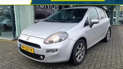 Grijs (metallic) Gebruikt 2017 Fiat Punto Hatchback | € 7.240 (Eerlijke prijs)