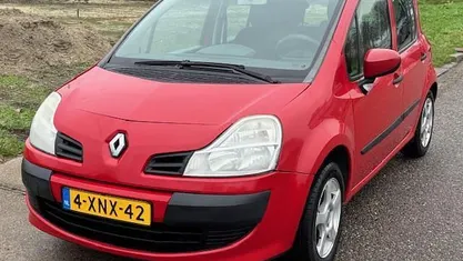 Rood Occasion 2009 Renault Modus Expression MPV | € 1.749 (Goede deal)