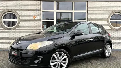 Zwart Gebruikt 2011 Renault Mégane III Hatchback | € 2.995 (Eerlijke prijs)