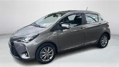 Grijs Gebruikt 2017 Toyota Yaris Hybrid Executive Hatchback | € 17.949 (Eerlijke prijs)