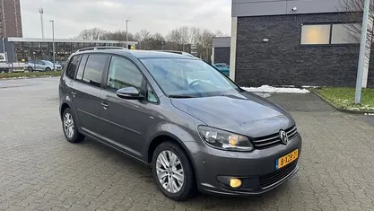 Grijs (metallic) Gebruikt 2013 VW Touran Highline MPV | € 6.950 (Eerlijke prijs)