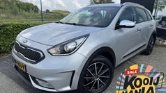 (4ss) silky silver m Gebruikt 2017 Kia Niro First Edition SUV | € 15.400 (Eerlijke prijs)