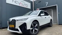 Wit, metallic lak Gebruikt 2022 BMW iX Executive SUV | € 53.400 (Eerlijke prijs)
