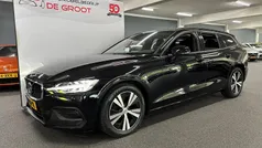 Zwart Gebruikt 2022 Volvo V60 Momentum Stationwagen | € 30.545 (Super prijs)