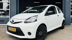 Wit Gebruikt 2012 Toyota Aygo Hatchback | € 2.850 (Goede deal)
