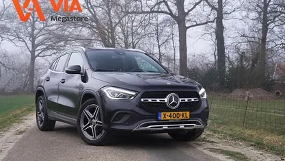 Zwart (metallic) Occasion 2022 Mercedes GLA180 Luxury SUV | € 35.900 (Eerlijke prijs)