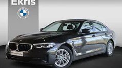 Grijs Gebruikt 2023 BMW 530e Comfort Edition Sedan | € 41.900 (Super prijs)