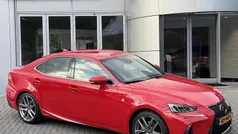 Gebruikt 2018 Lexus IS300h Sport Line Sedan | € 27.900 (Eerlijke prijs)