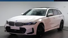 Alpinweiss iii Gebruikt 2024 BMW 330e Executive Stationwagen | € 53.950 (Goede deal)