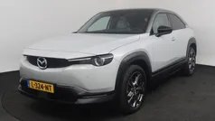 Ceramic white (wit metallic) Gebruikt 2021 Mazda MX30 Comfort SUV | € 17.450 (Eerlijke prijs)