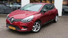 Rood, metallic lak Gebruikt 2017 Renault Clio IV LIMITED Hatchback | € 7.650 (Goede deal)