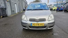 Grijs Gebruikt 2004 Toyota Yaris Hatchback | € 2.299 (Eerlijke prijs)