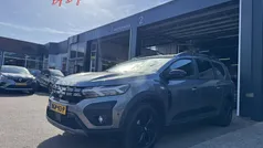 Grijs, metallic lak Gebruikt 2023 Dacia Jogger Extreme MPV | € 26.390 (Eerlijke prijs)