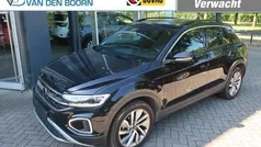 Zwart Gebruikt 2023 VW T-Roc Move SUV | € 31.950 (Eerlijke prijs)
