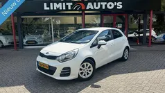 Wit Gebruikt 2015 Kia Rio Comfort Hatchback | € 6.750 (Eerlijke prijs)