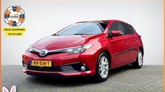 Rood Gebruikt 2016 Toyota Auris Hatchback | € 15.795 (Eerlijke prijs)