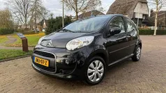 Zwart (metallic) Gebruikt 2011 Citroën C1 Hatchback | € 3.995 (Eerlijke prijs)