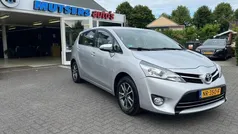 Zilver Gebruikt 2013 Toyota Verso MPV | € 11.750 (Eerlijke prijs)