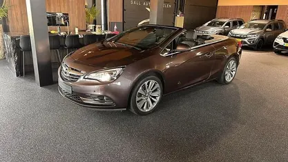 Bruin Gebruikt 2016 Opel Cascada Innovation Cabriolet | € 14.950 (Eerlijke prijs)